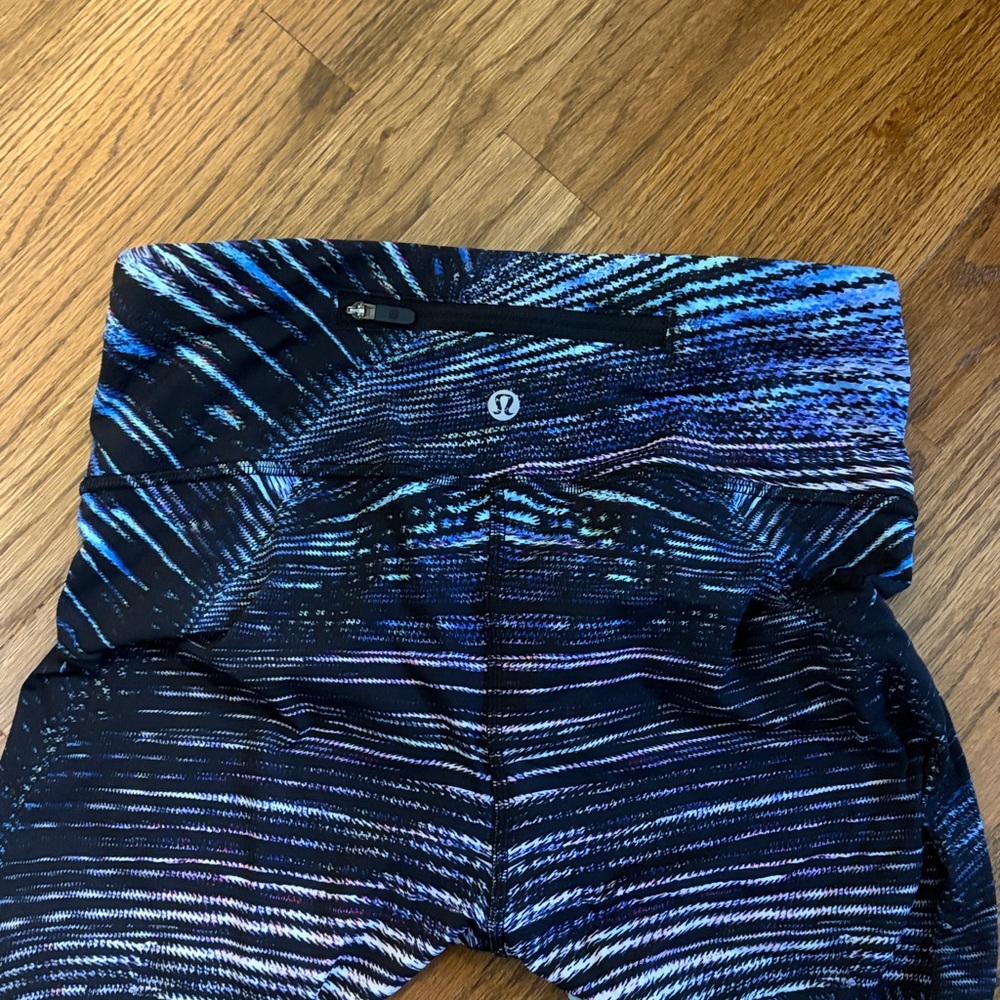 Patterned Lulu Leggings - Picture 4 of 4